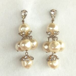 VTG Faux Pearl Rhinestone Chandelier Clip On Earrings Creamy Beige Faux Pearls